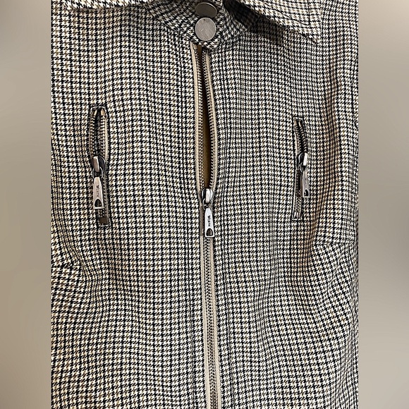 Worth, Size 4, wool/nylon, plaid/camel body w/black sleeves, excellent condition - Picture 7 of 10